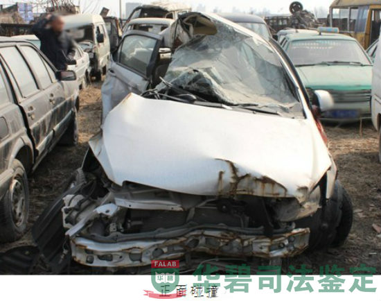 涉案车辆碰撞3
